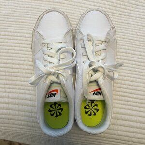 Nike Tennis Shoes